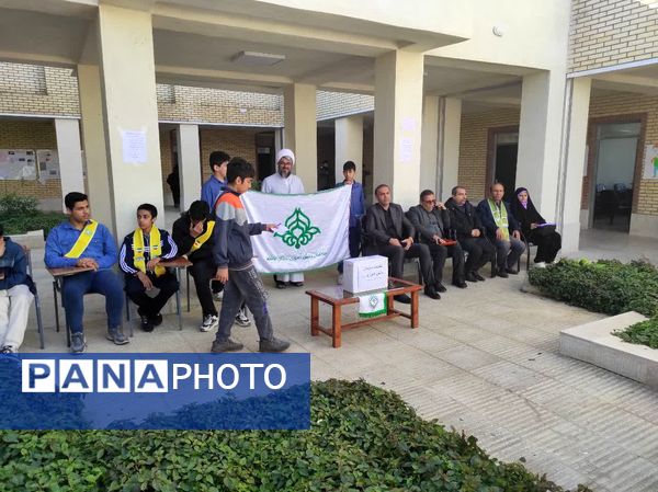 مشارکت پرشور دانش‌آموزان در انتخابات شورای پیشتاز مدرسه کوثر