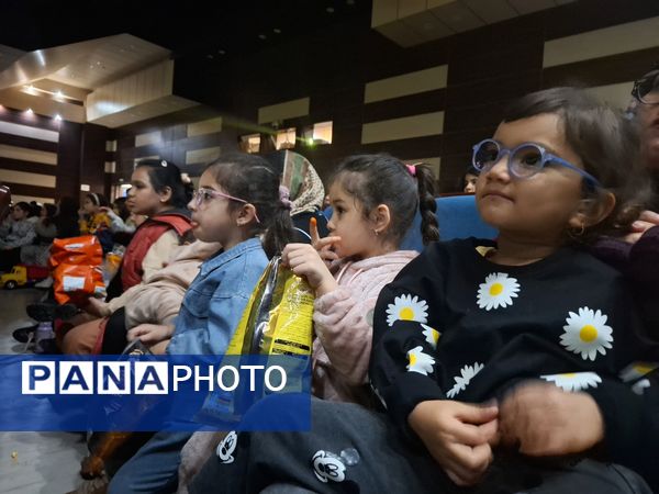 اکران فیلم سینمایی ببعی قهرمان در فرهنگسرای بعثت صفادشت