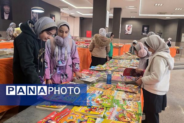 بازدید علمی دانش‌آموزان از نمایشگاه کتاب رباط‌کریم