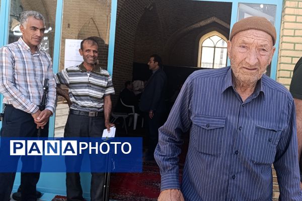 حضور پرشور مردم ولایت‌مدار مشهد در مرحله دوم چهاردهمین انتخابات ریاست‌جمهوری