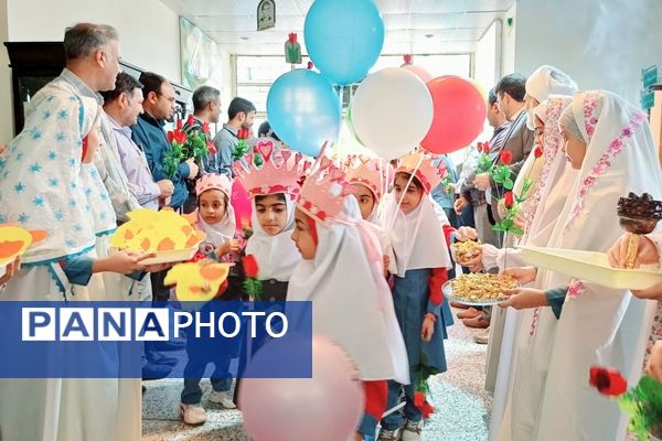 جشن شکوفه‌ها در شهرستان قلعه‌گنج 