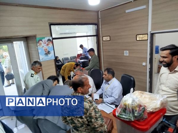 توزیع صندوق‌های اخذ رای دور دوم چهاردهمین دوره انتخابات ریاست جمهوری شهرستان کاشمر 