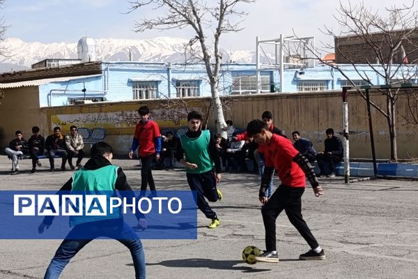 مسابقات درون مدرسه‌ای فوتسال در دبیرستان امام رضا (ع) نیشابور 