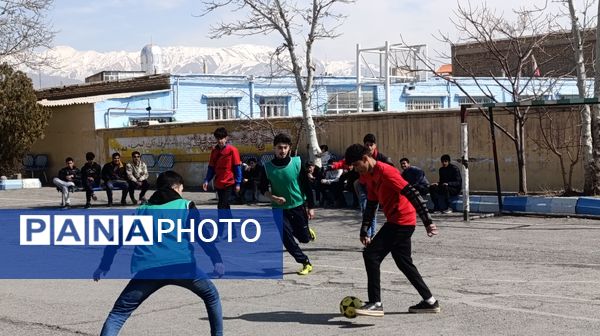 مسابقات درون مدرسه‌ای فوتسال در دبیرستان امام رضا (ع) نیشابور 