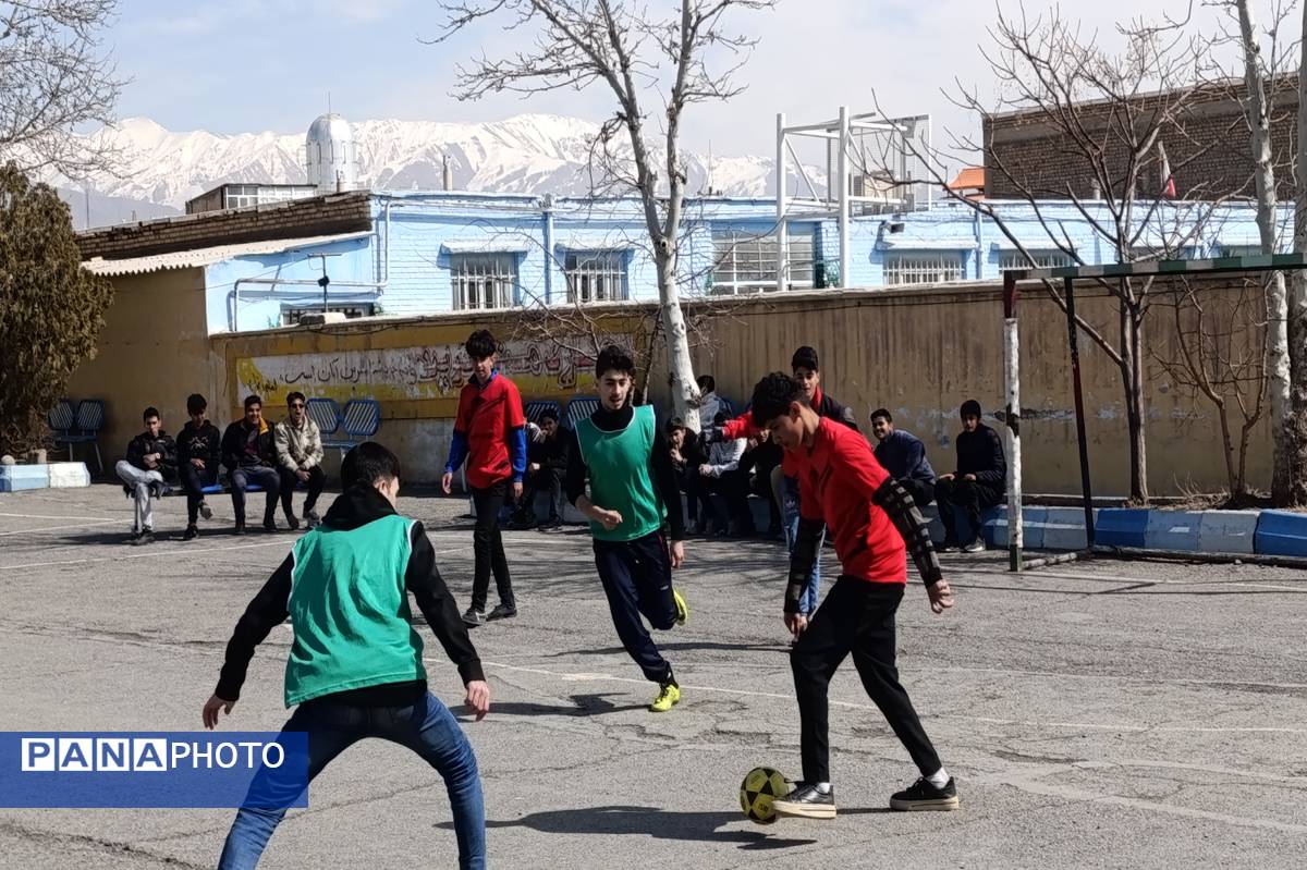 مسابقات درون مدرسه‌ای فوتسال در دبیرستان امام رضا (ع) نیشابور 