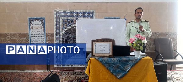  گرامیداشت هفته نیروی انتظامی در آموزشگاه مرحوم پاکدل خلیل آباد 