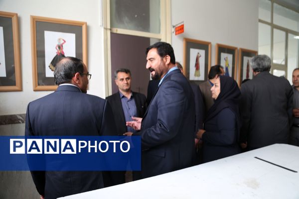 برگزاری نمایشگاه دستاورد های دانش آموزان در هنرستان حضرت فاطمه (س)  اردبیل