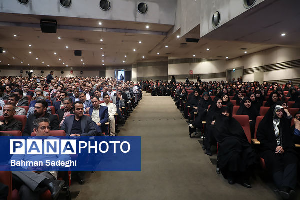 تجلیل از معلمان نمونه کشوری با حضور رئیس جمهوری
