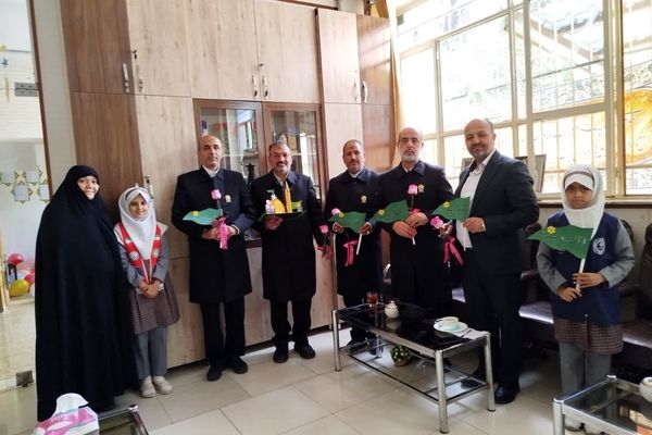 حضور خادمین  آستان قدس رضوی در دبستان ۲۲ بهمن ناحیه ۵ مشهد
