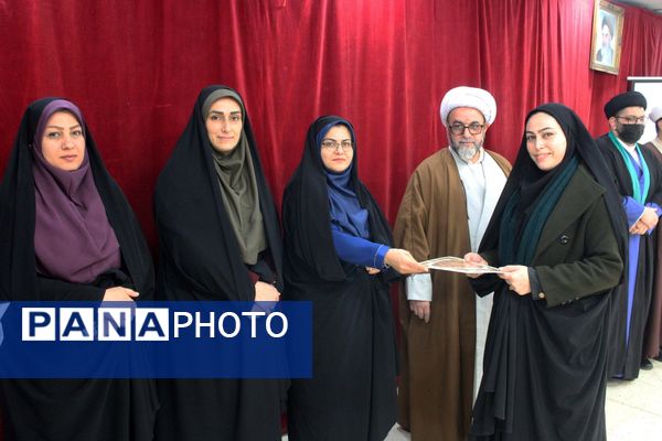 تقدیر از برگزیدگان مسابقات قرآن، عترت و نماز در گلوگاه 