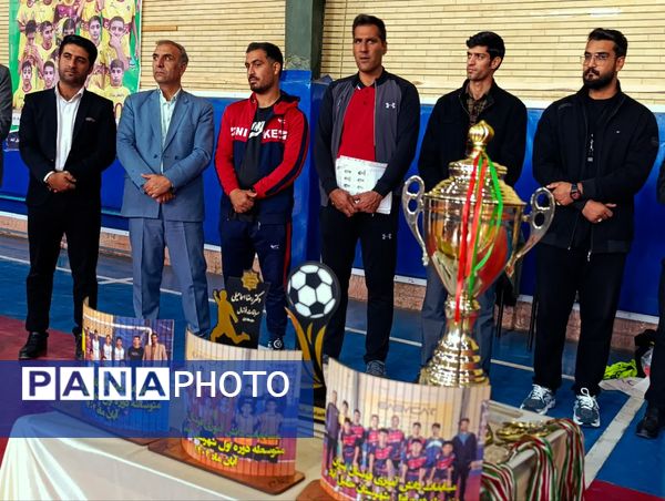 اختتامیه پرشور مسابقات فوتسال مدارس خلیل‌آباد با معرفی قهرمانان 