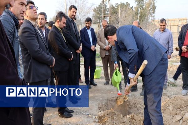 آیین روز درختکاری در هنرستان کشاورزی شهید باهنر پاکدشت 