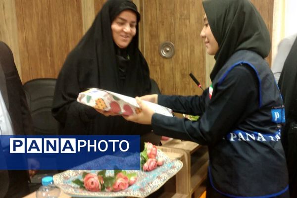 نشست صمیمی مدیر و معاون پرورشی ناحیه 4 شیراز با مربیان، پیشتازان و خبرنگاران پانا