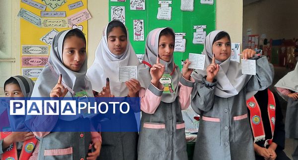 بیست و هشتمین دوره انتخابات شورای دانش آموزی در زاوه