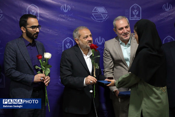 نشست صمیمی وزیر آموزش و پرورش با مدال آوران المپیادهای جهانی