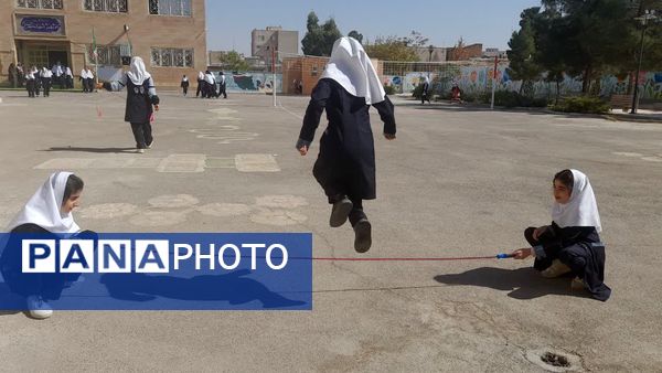 آغاز هفته تربیت‌بدنی نویدبخش روزی شاد برای دانش‌آموزان دبستان‌دخترانه‌ اشرف‌السادات‌حسینی شهر نیم‌ور