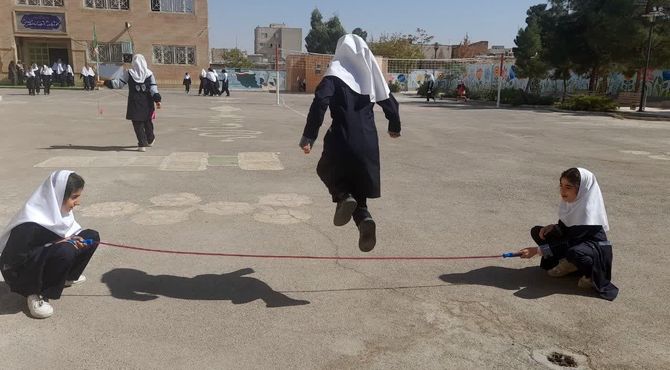 آغاز هفته تربیت‌بدنی نویدبخش روزی شاد برای دانش‌آموزان دبستان‌دخترانه‌ اشرف‌السادات‌حسینی شهر نیم‌ور