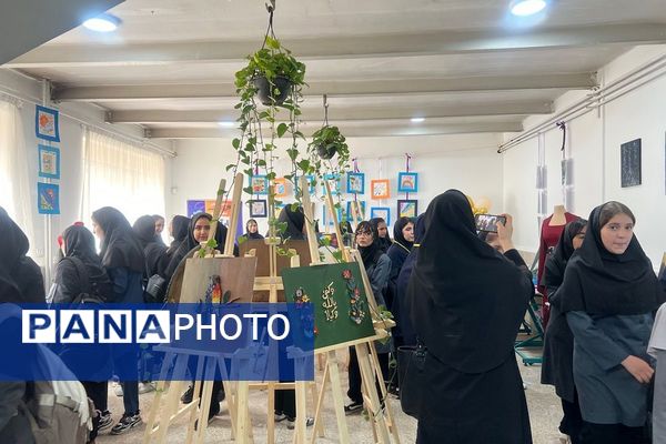 جشنواره‌ هفته‌ مشاغل‌ در هنرستان‌ کارآفرینان بهارستان۲