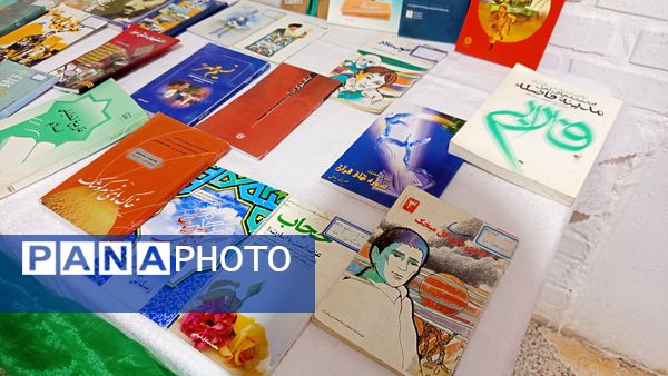 نمایشگاه کتاب در دبیرستان صدیقه یک 