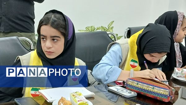دیدار رئیس سازمان دانش‌آموزی و دانش‌آموزان پیشتاز و خبرنگاران پانا با رئیس سازمان تأمین اجتماعی محمودآباد 