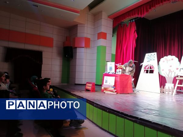 نمایش خاله سوسکه  در کانون پرورش فکری کودکان و نوجوانان 