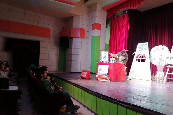 نمایش خاله سوسکه  در کانون پرورش فکری کودکان و نوجوانان 