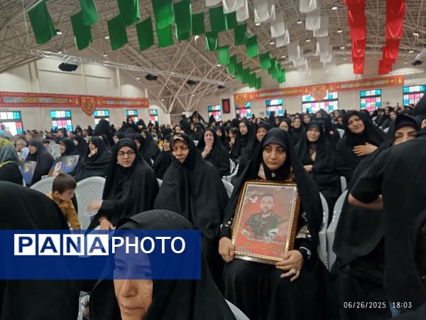 مراسم بزرگداشت شهدای حملات تروریستی رژیم صهیونسیتی در گلستان شهدای اصفهان 