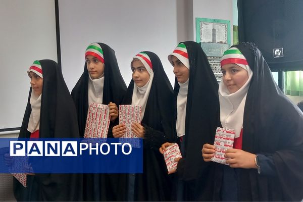  جشن پدر و دختری در دبستان مالک اشتر ملارد در دهه کرامت پیوند مهر را طنین انداز کرد 
