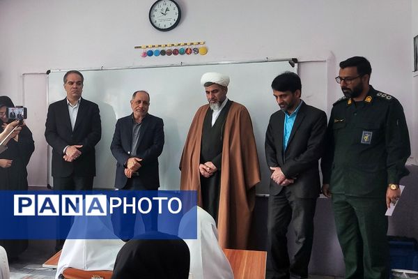دیدار و تکریم مسئولین شهری با فرهنگیان دبستان ستایش و صابران یک به مناسبت هفته معلم