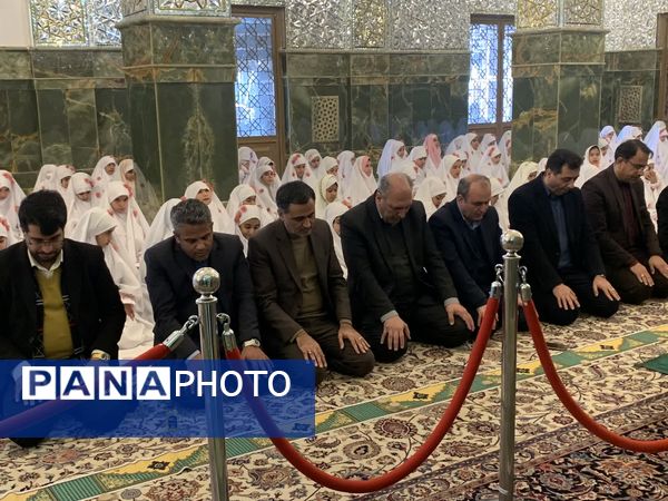 جشن تکلیف دانش آموزان دختر در حرم حضرت زینب (س)