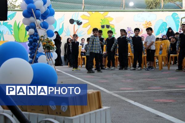 جشن شکوفه‌ها در دبستان منوچهر رزاقی ناحیه۳ مشهد