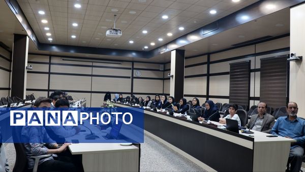نشست هم‌اندیشی دانش‌آموز خبرنگاران پانا با معاون امنیتی و انتظامی استانداری خراسان رضوی 
