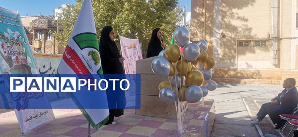 دانش‌آموزان دبیرستان نمونه فضیلت با شوروشوق به استقبال سال تحصیلی جدید رفتند