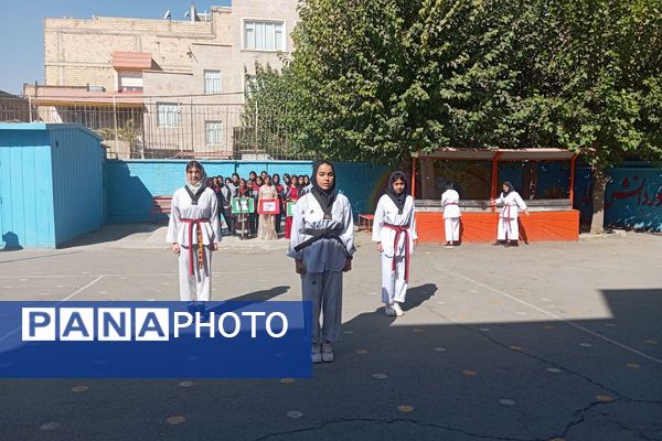 افتتاحییه المپیاد ورزشی دورن مدرسه دبیرستان دخترانه دانش‌نیا