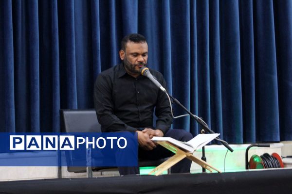 فروغ ایمان و همدلی در نماز جمعه بندرعباس