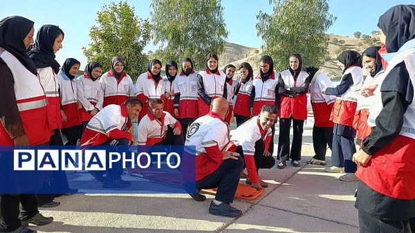 برگزاری مانور پدافند غیر عامل در دبیرستان الزهرا دیشموک 