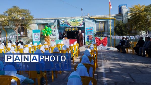 نواختن زنگ هفته کتاب و کتابخوانی در مدرسه شهید نجفیان