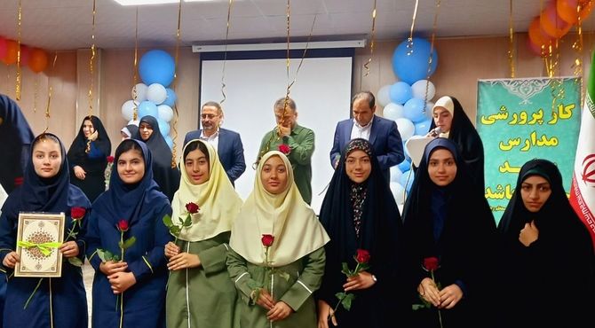 آیین تجلیل از ۳۴۰ نفر از دانش‌آموزان برگزیده مسابقات فرهنگی، هنری و قرآن و عترت