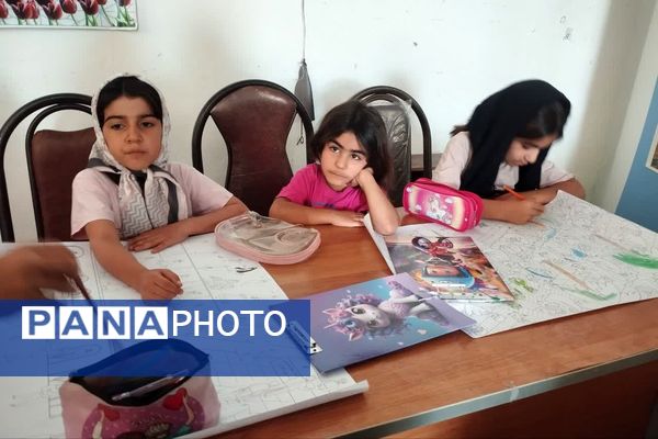 برگزاری حلقه قرآن و ایستگاه نقاشی به‌مناسبت هفته کودک همزمان با نماز جمعه در داریون 