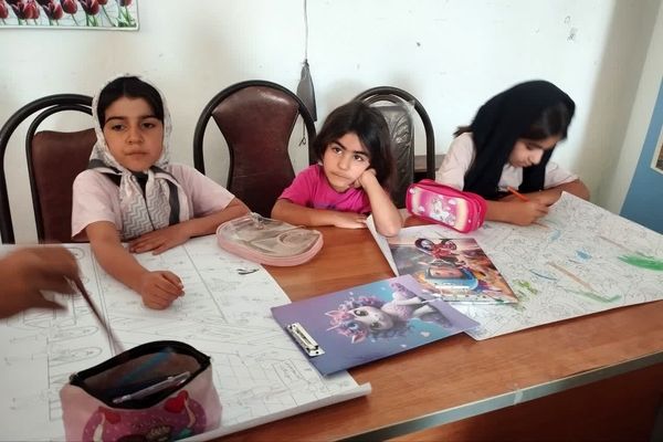 برگزاری حلقه قرآن و ایستگاه نقاشی به‌مناسبت هفته کودک همزمان با نماز جمعه در داریون 