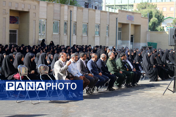 مراسم گرامیداشت هفته دفاع مقدس در دبیرستان شاهد رضویه قم