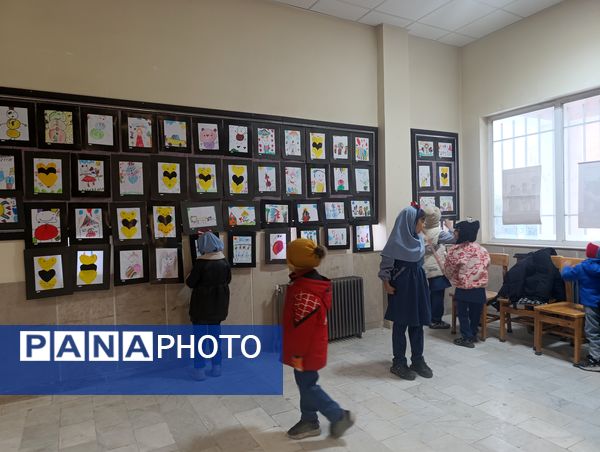 نمایشگاه نقاشی دانش آموزان مدرسه مهر و ماه آشخانه 