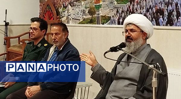 دیدار فرماندهان بسیج دانش آموزی مدارس کاشمر با امام‌ جمعه شهرستان