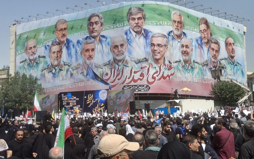 شهدا نور‌هایی خاموش نشدنی‌اند 