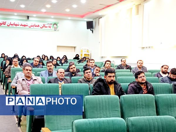 جلسه جهاد تبیین با موضوع بررسی مسائل سیاسی ایران و جهان در کاشمر