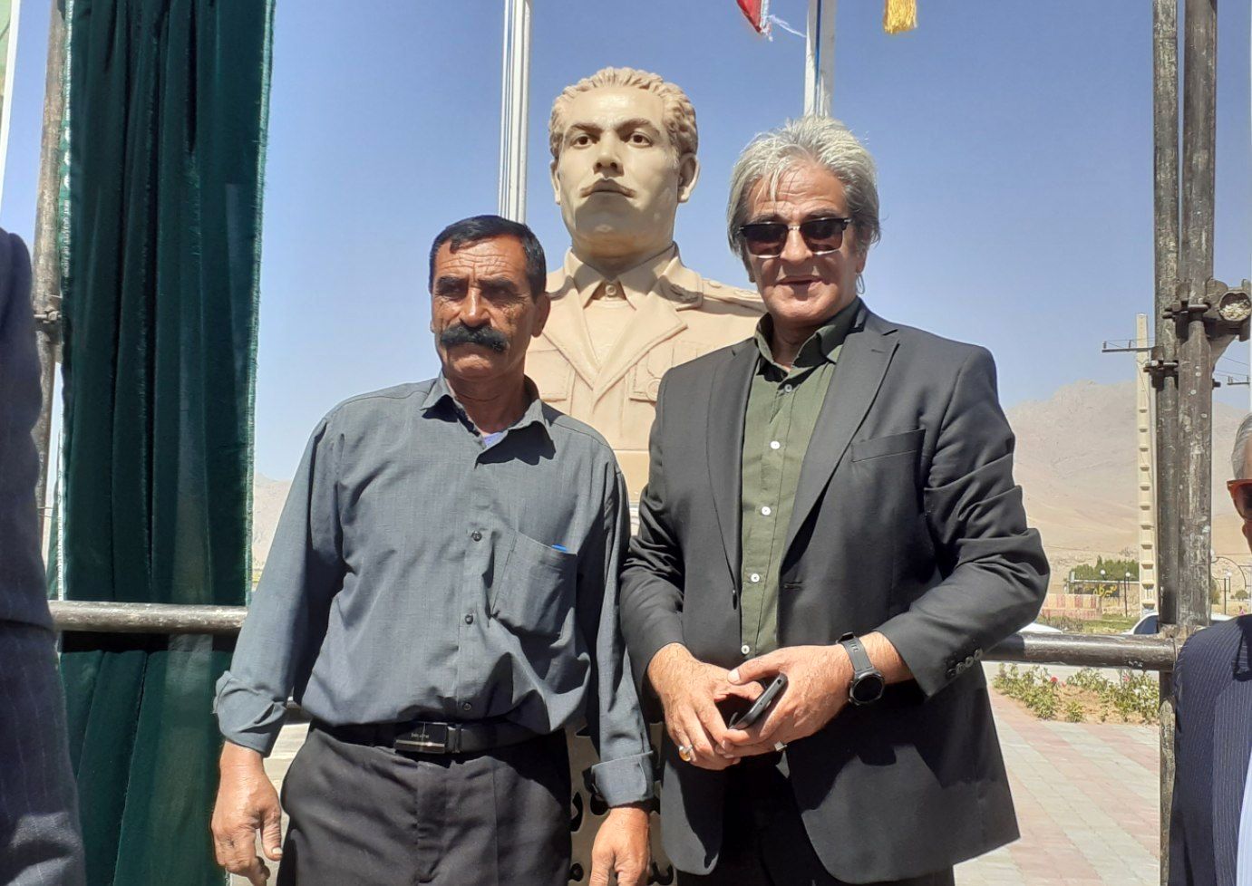 حماسهای ماندگار در بیرانشهر؛ رونمایی از تندیس تیمسار اسکندر بیرانوند