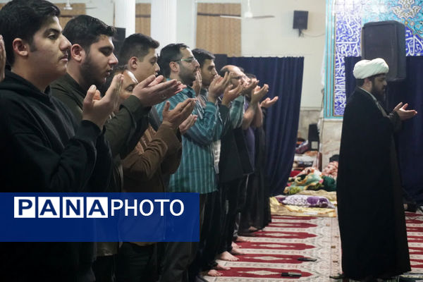 کانون اشراق، میزبان اعتکاف دانش‌آموزی در مسجد جامع بازار