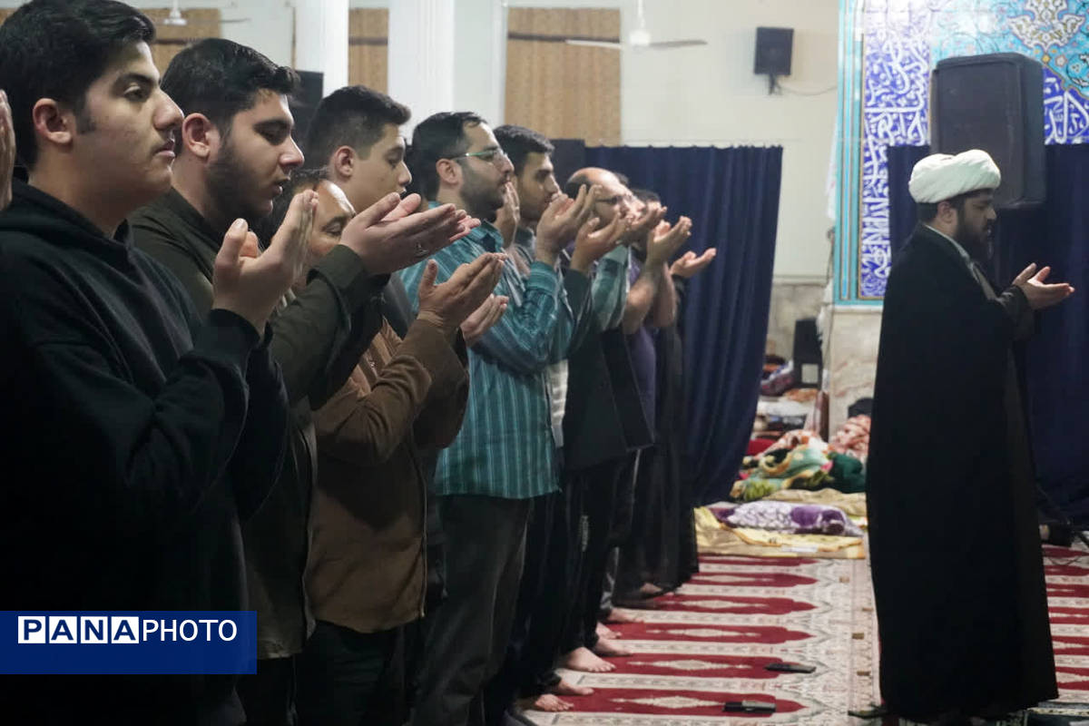 کانون اشراق، میزبان اعتکاف دانش‌آموزی در مسجد جامع بازار