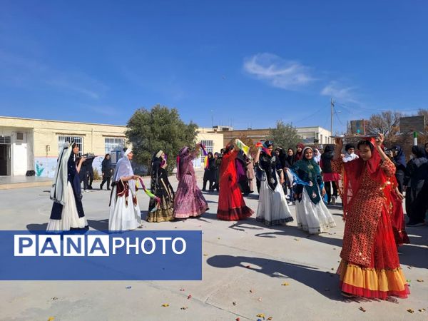 جشنواره بومی و محلی در دبیرستان سمیه شهرستان خاتم