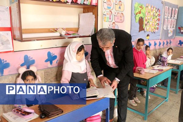 هم‌اندیشی مدیر و معلمان"دبستان گل‌های بهشت" فیروزکوه